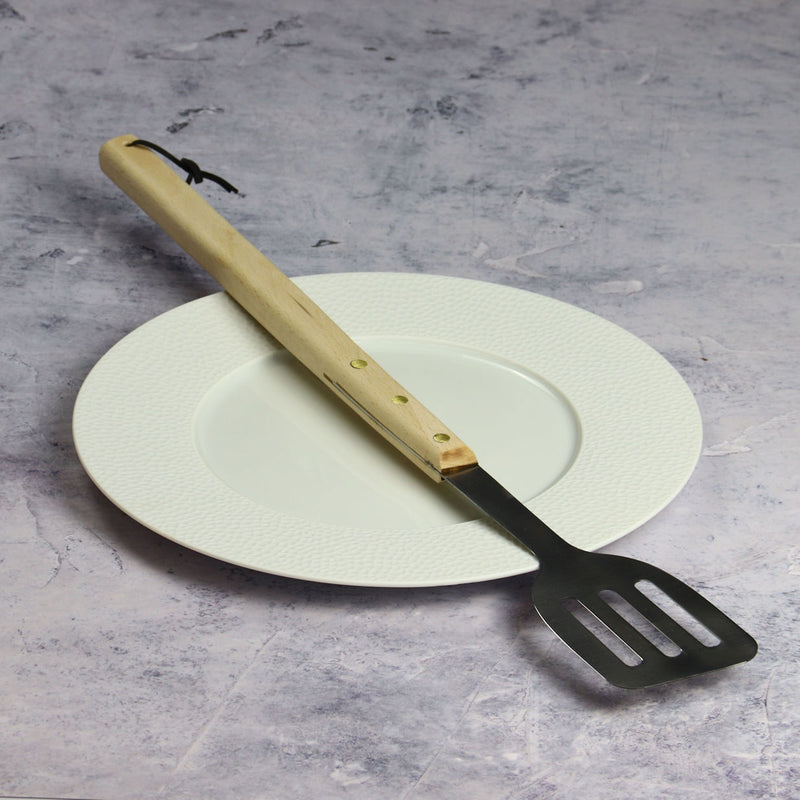 BBQ Server wood handle on a Degrenne plate