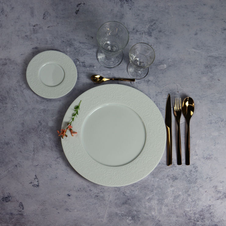 3 round presentation plates with wide rim - Degrenne